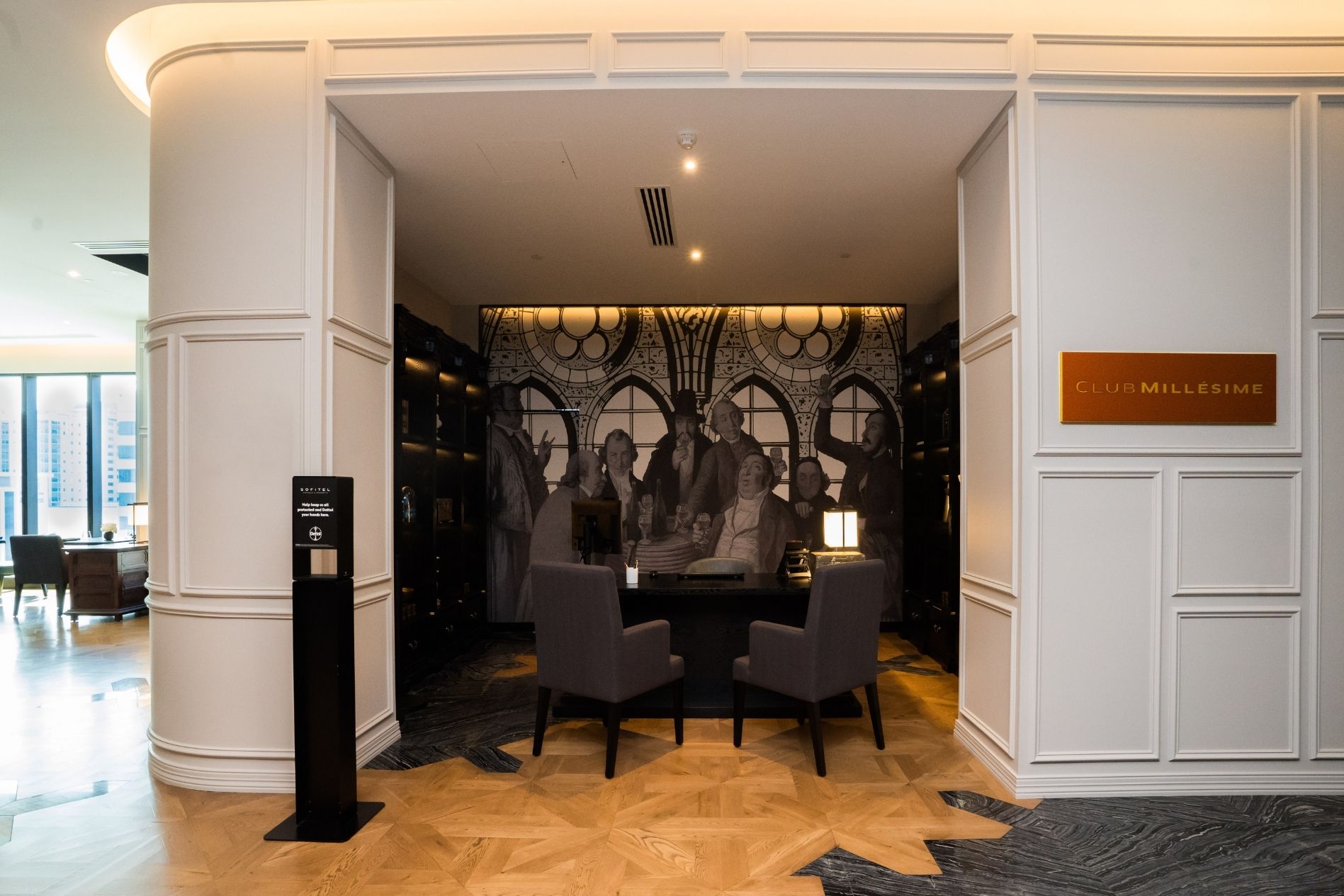 Club Millesime Desk